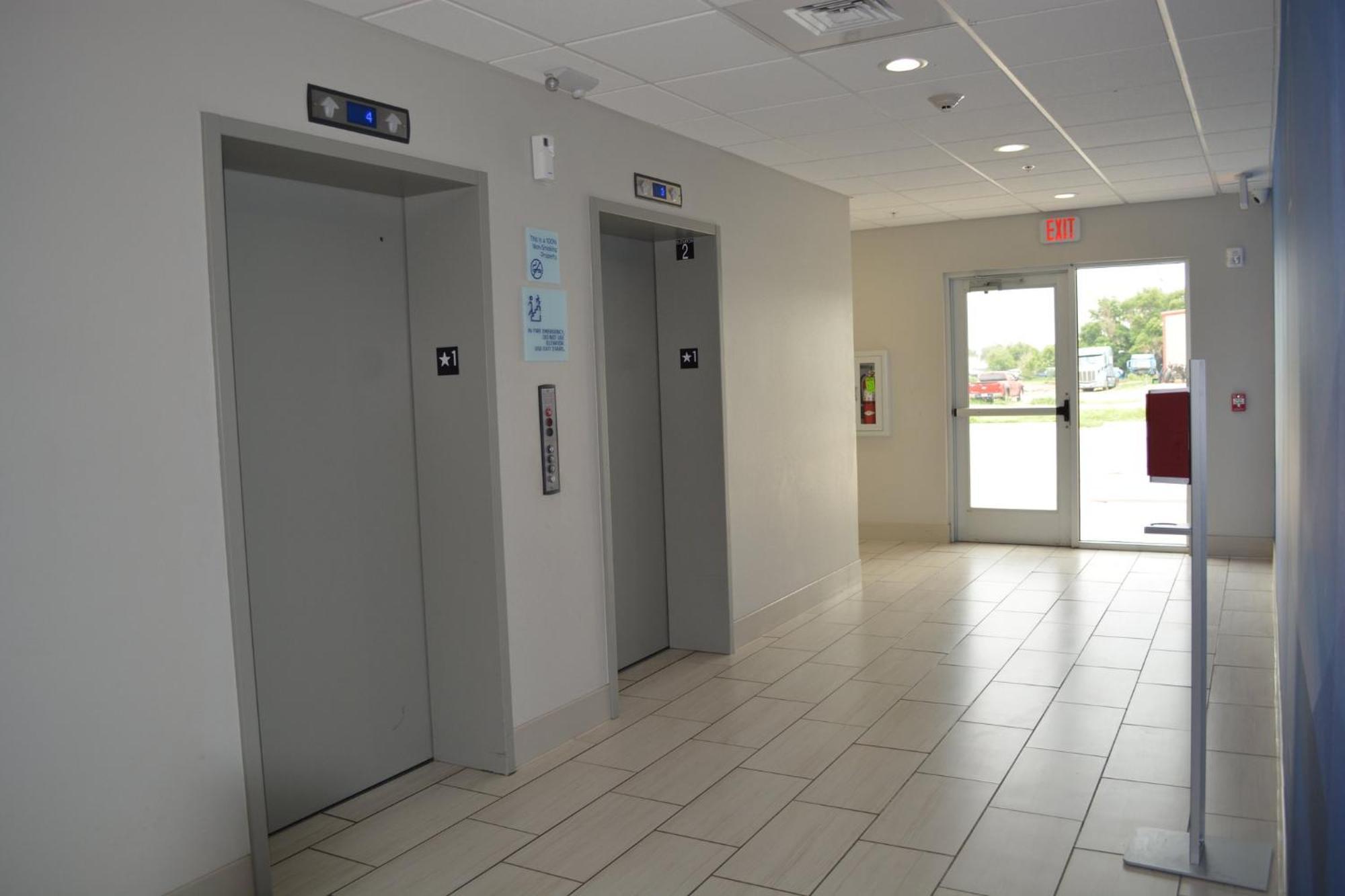 Holiday Inn Express & Suites Liberal Exterior photo