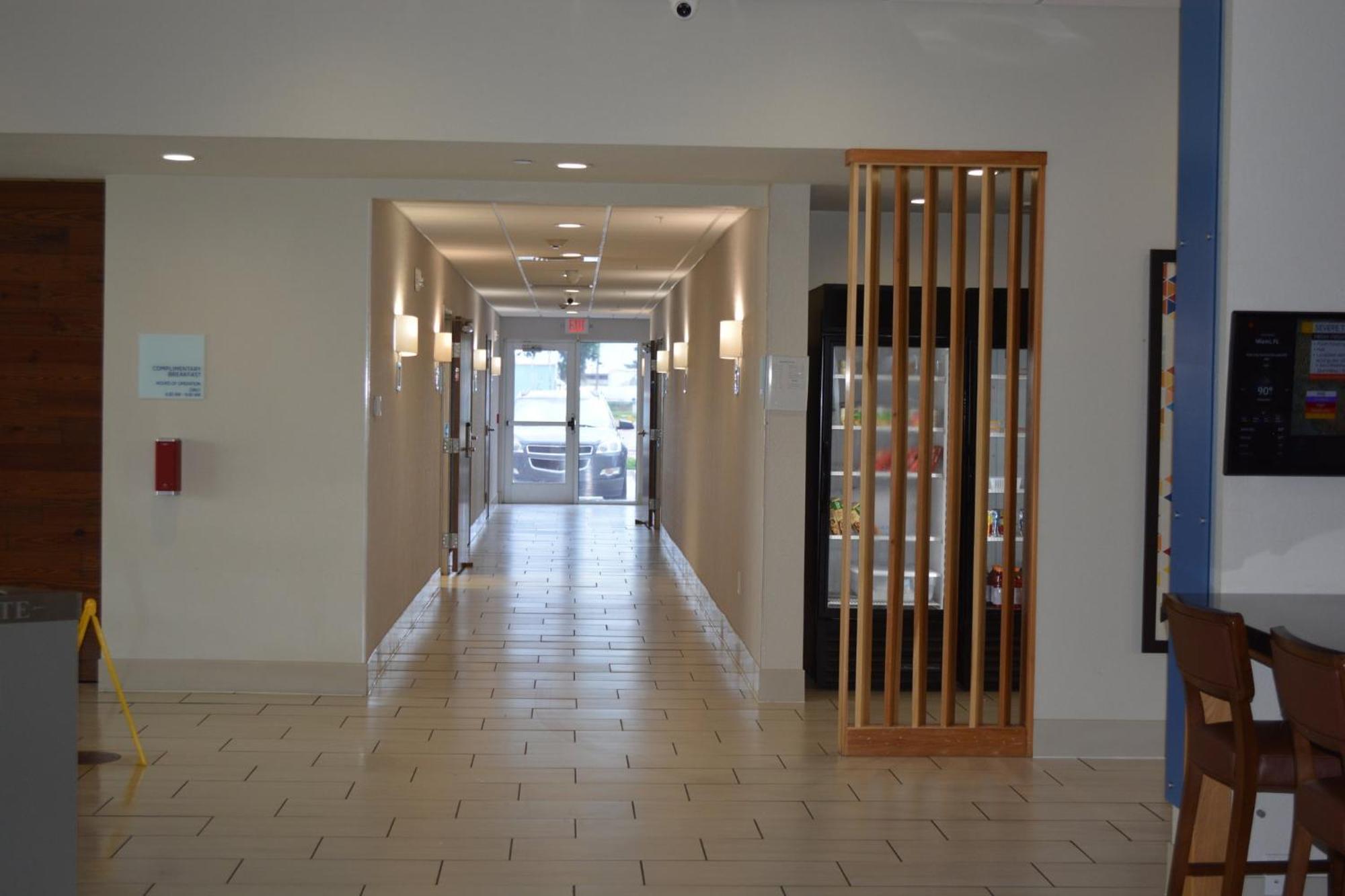 Holiday Inn Express & Suites Liberal Exterior photo