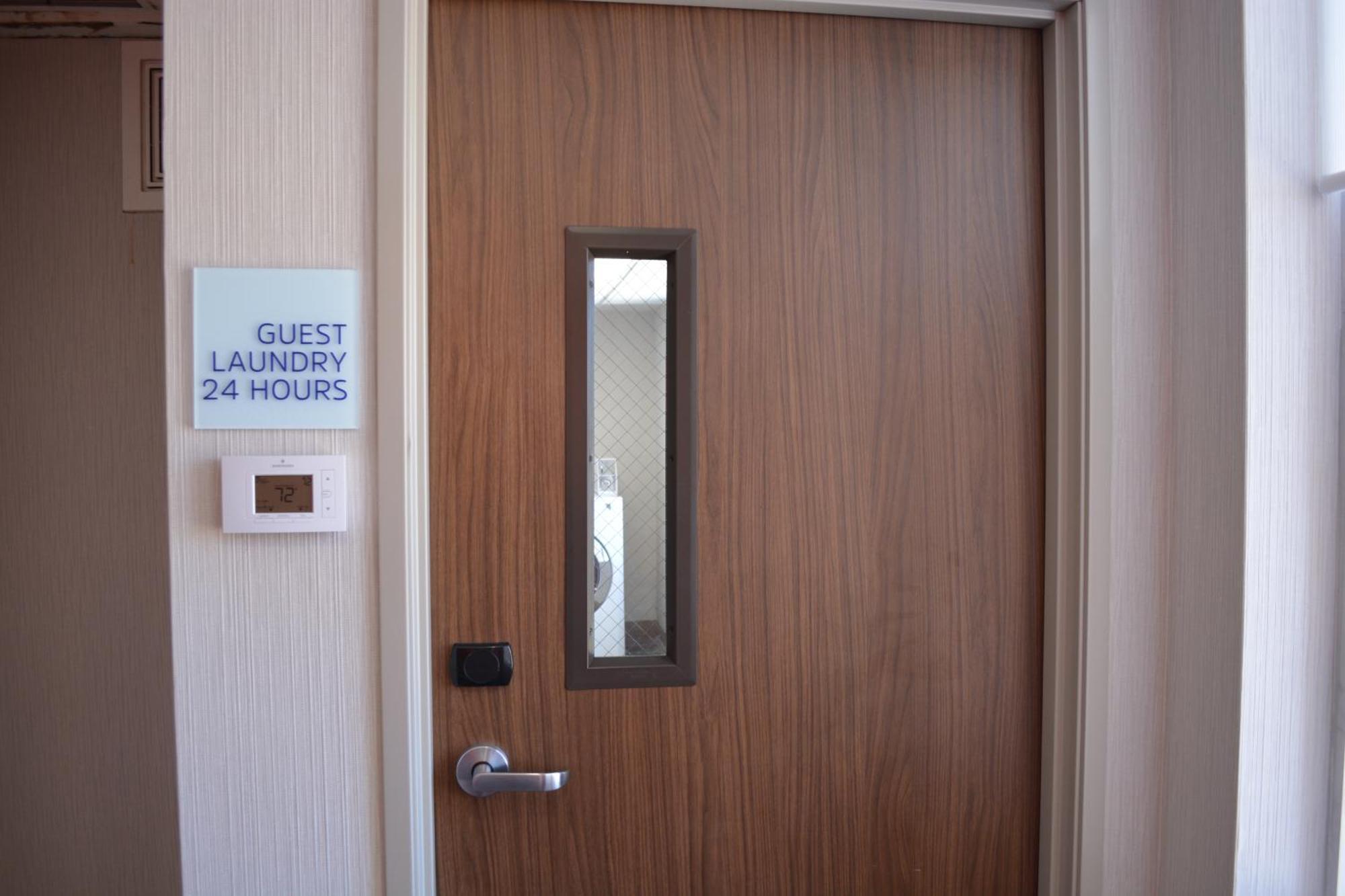 Holiday Inn Express & Suites Liberal Exterior photo