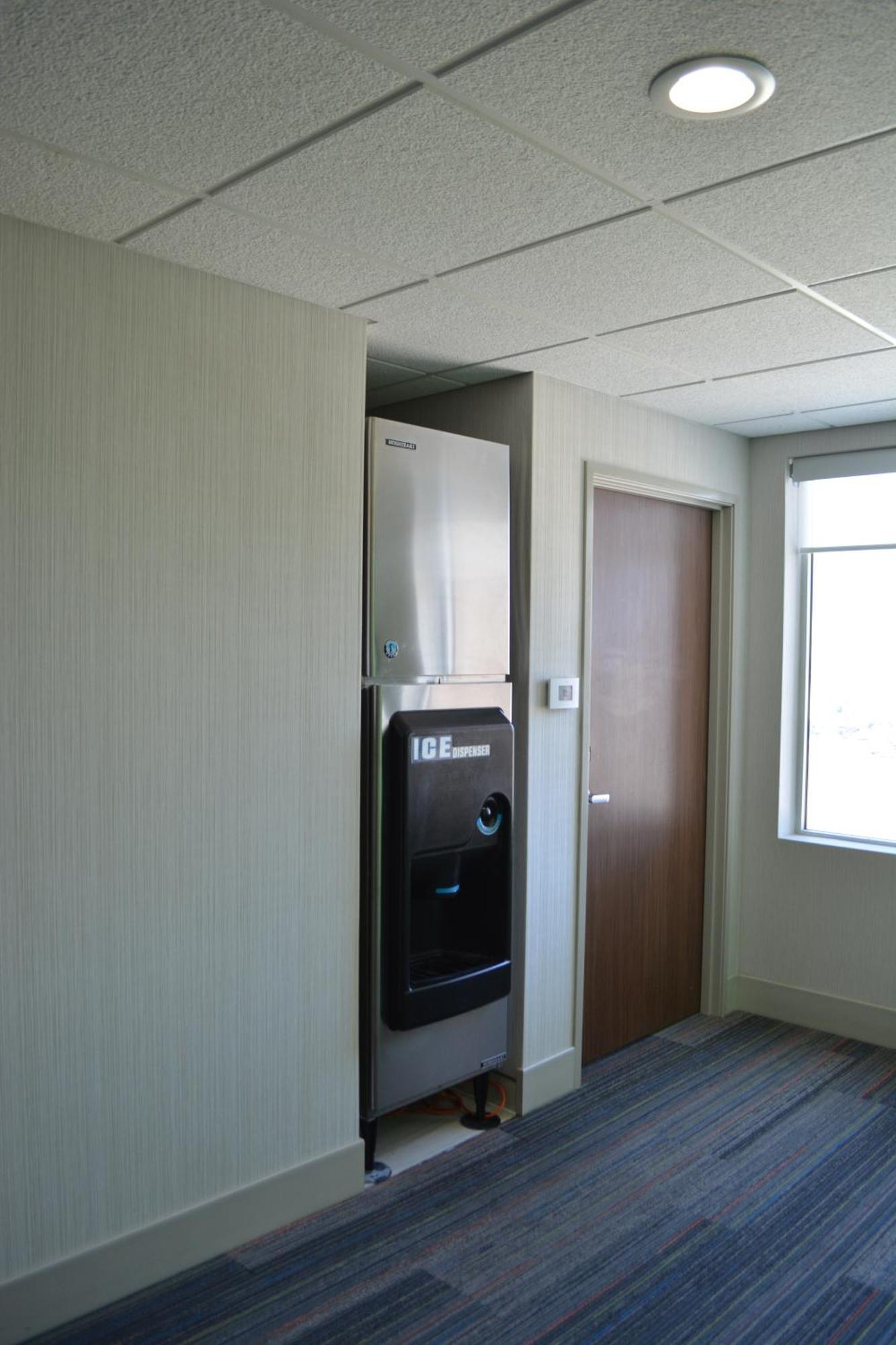 Holiday Inn Express & Suites Liberal Exterior photo